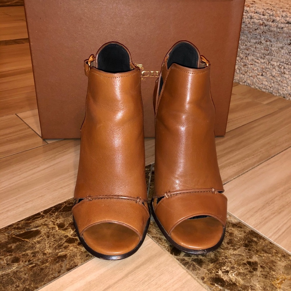 Coach Idena Heels